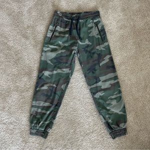 Aritzia TNA Alix Camouflage Pant - Green